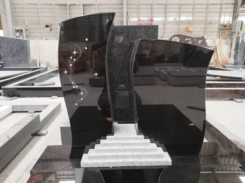 Breitgrabstein, stehender Grabstein mit Sternen