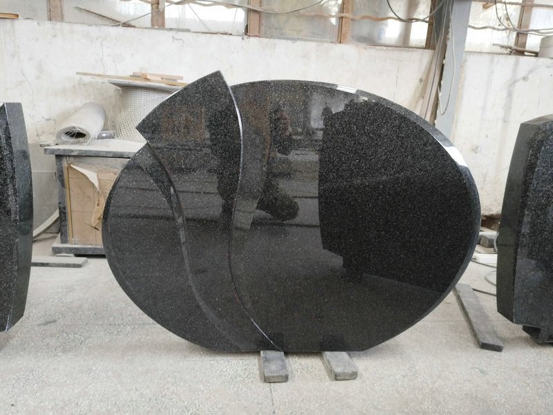 Breitgrabstein, stehender Grabstein aus Impala