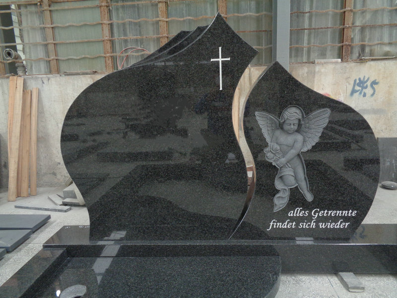 Breitgrabstein, Grabmal mit Engel und Inschrift